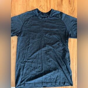 Men’s Lululemon Metal Vent Tech short sleeve shirt Size Small